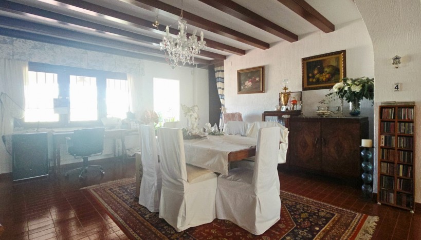 Resale - Luxury Villas · San Juan de Alicante