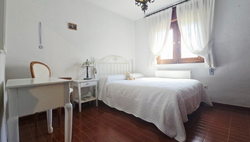 Resale - Luxury Villas · San Juan de Alicante