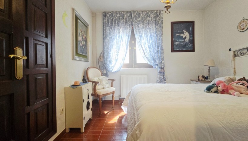 Resale - Luxury Villas · San Juan de Alicante