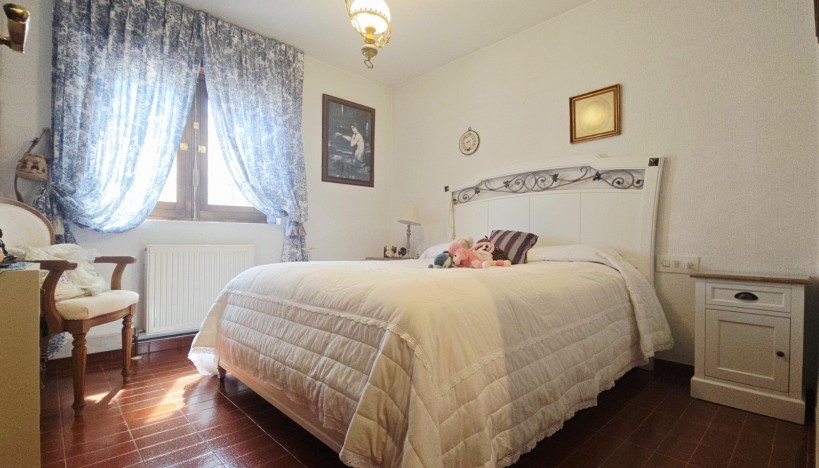 Resale - Luxury Villas · San Juan de Alicante