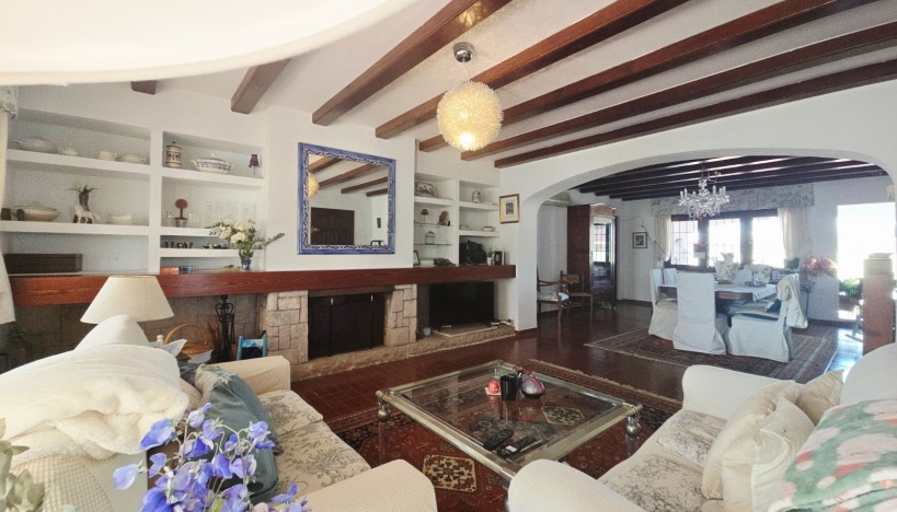 Resale - Luxury Villas · San Juan de Alicante